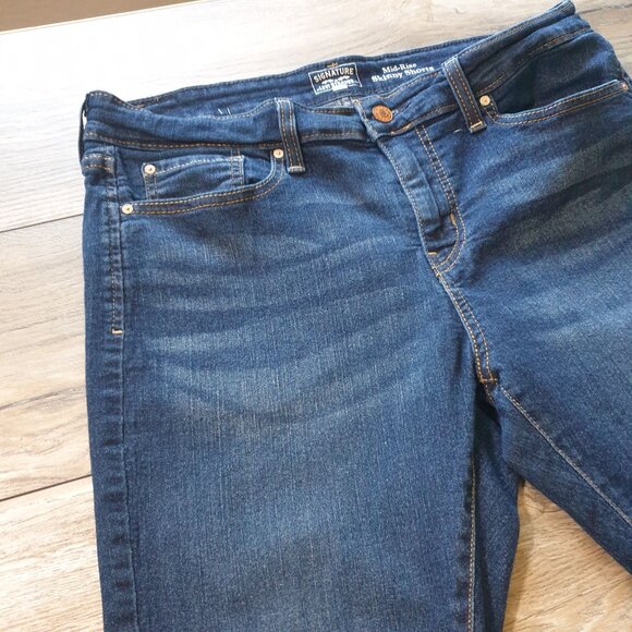 Levis Signature Mid Rise Skinny Denim Shorts W32 Rolled Cuff Blue Stretch - Picture 2 of 7